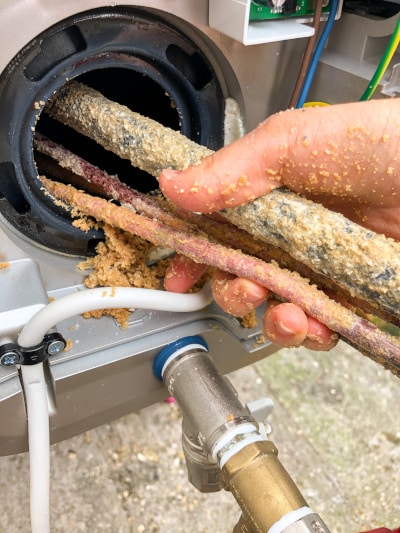 Verbrauchte, abgenutzte Opferanode aus einem Warmwasserspeicher